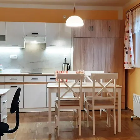U Rybnika Brodsky 山林小屋